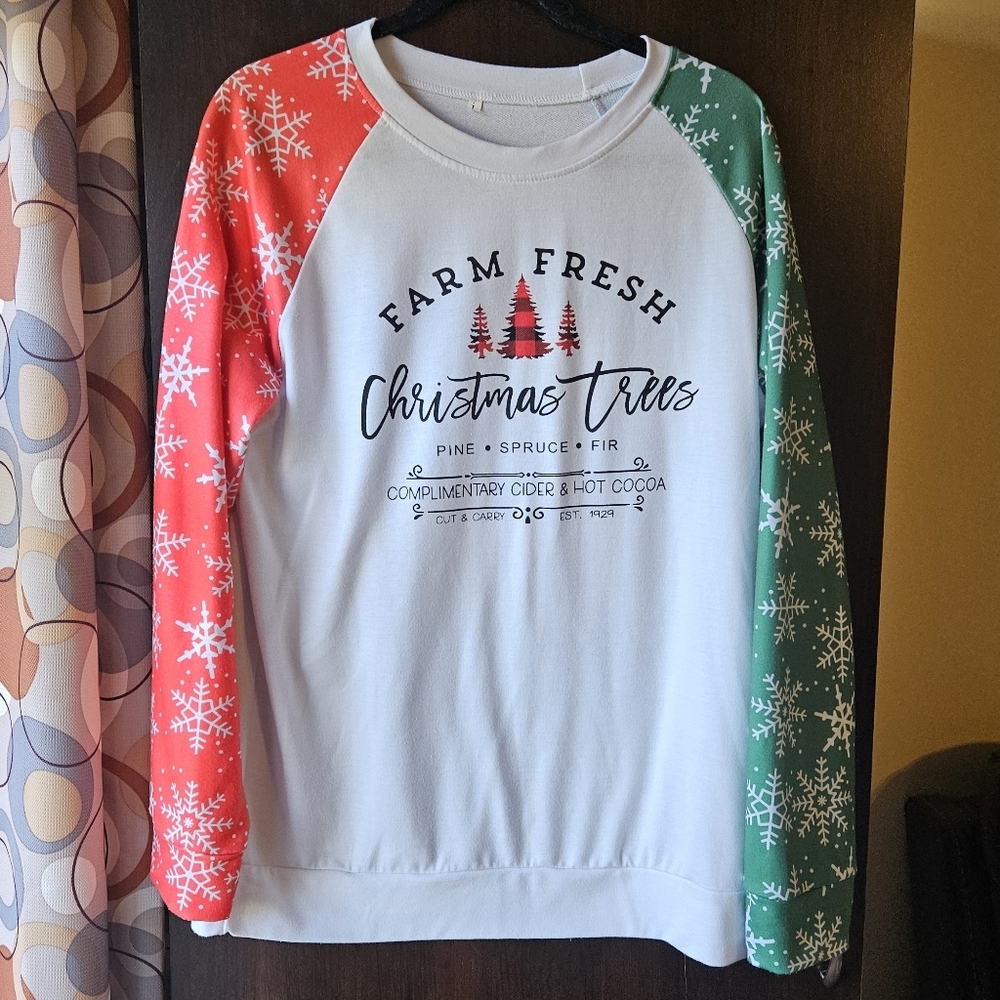 Christmas Tree Graphic Sweatshirt!